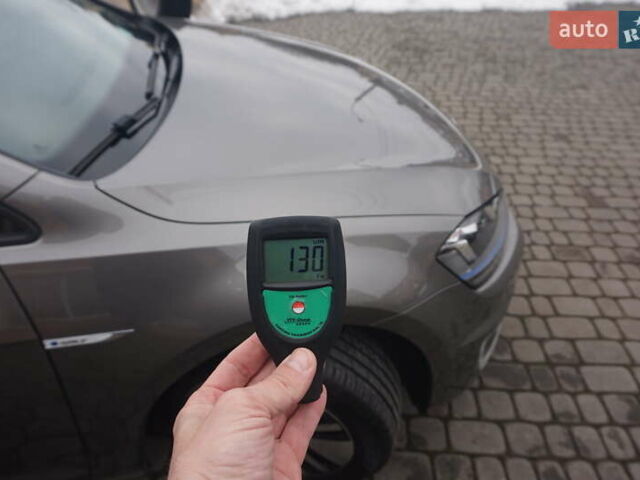 Серый Фольксваген e-Golf, объемом двигателя 0 л и пробегом 96 тыс. км за 8500 $, фото 71 на Automoto.ua