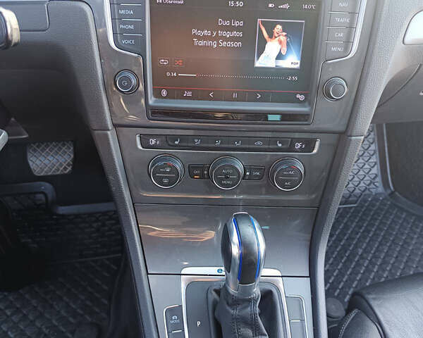 Серый Фольксваген e-Golf, объемом двигателя 0 л и пробегом 80 тыс. км за 8900 $, фото 15 на Automoto.ua