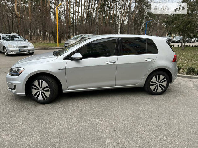 Серый Фольксваген e-Golf, объемом двигателя 0 л и пробегом 104 тыс. км за 15500 $, фото 2 на Automoto.ua