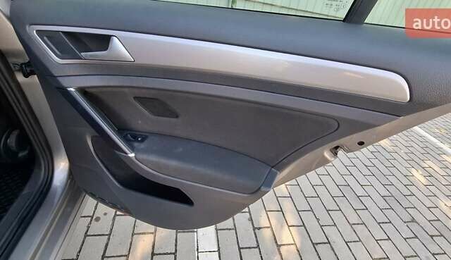 Серый Фольксваген e-Golf, объемом двигателя 0 л и пробегом 158 тыс. км за 8000 $, фото 34 на Automoto.ua