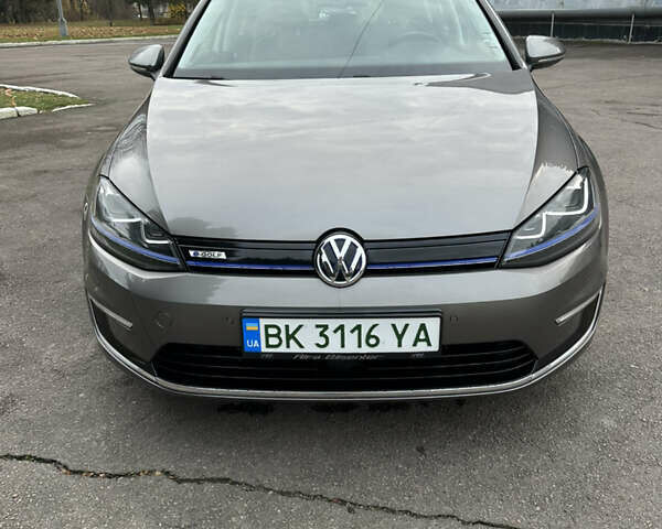 Серый Фольксваген e-Golf, объемом двигателя 0 л и пробегом 103 тыс. км за 8500 $, фото 1 на Automoto.ua