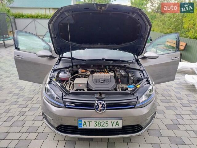Серый Фольксваген e-Golf, объемом двигателя 0 л и пробегом 135 тыс. км за 8999 $, фото 21 на Automoto.ua