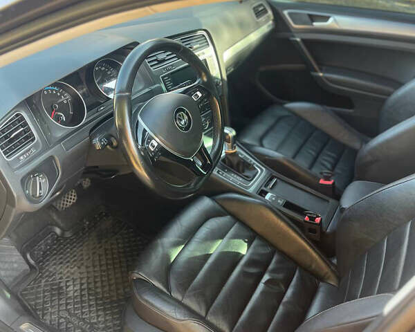 Серый Фольксваген e-Golf, объемом двигателя 0 л и пробегом 160 тыс. км за 11500 $, фото 9 на Automoto.ua