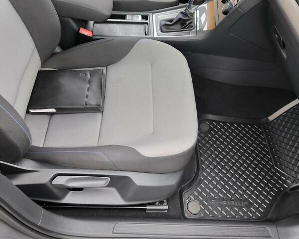 Сірий Фольксваген e-Golf, об'ємом двигуна 0 л та пробігом 104 тис. км за 9300 $, фото 15 на Automoto.ua