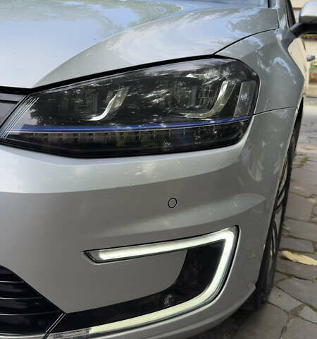 Серый Фольксваген e-Golf, объемом двигателя 0 л и пробегом 144 тыс. км за 8800 $, фото 7 на Automoto.ua