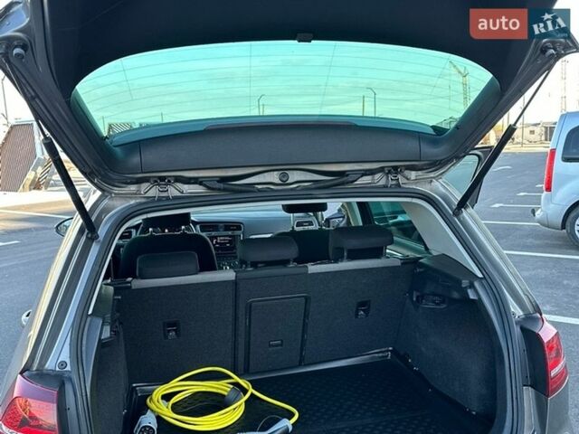 Серый Фольксваген e-Golf, объемом двигателя 0 л и пробегом 139 тыс. км за 8600 $, фото 8 на Automoto.ua