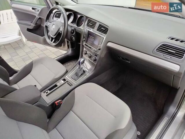 Серый Фольксваген e-Golf, объемом двигателя 0 л и пробегом 135 тыс. км за 8999 $, фото 1 на Automoto.ua