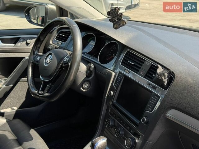 Серый Фольксваген e-Golf, объемом двигателя 0 л и пробегом 170 тыс. км за 8700 $, фото 30 на Automoto.ua
