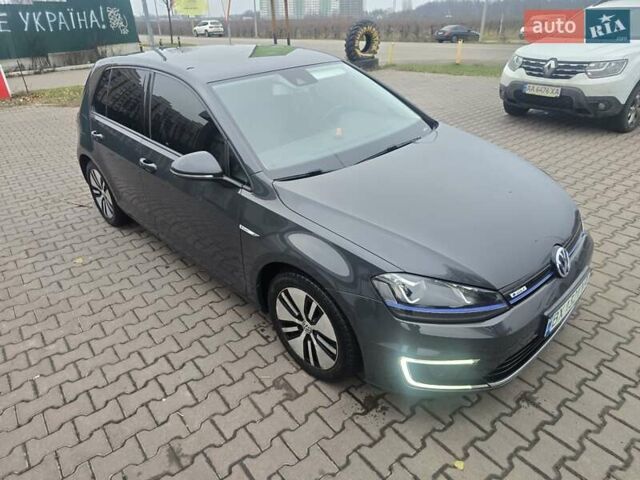 Серый Фольксваген e-Golf, объемом двигателя 0 л и пробегом 170 тыс. км за 7800 $, фото 2 на Automoto.ua