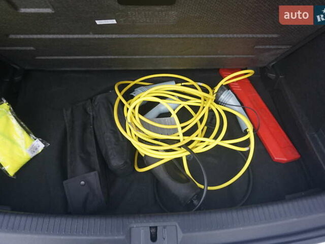 Сірий Фольксваген e-Golf, об'ємом двигуна 0 л та пробігом 124 тис. км за 8444 $, фото 49 на Automoto.ua