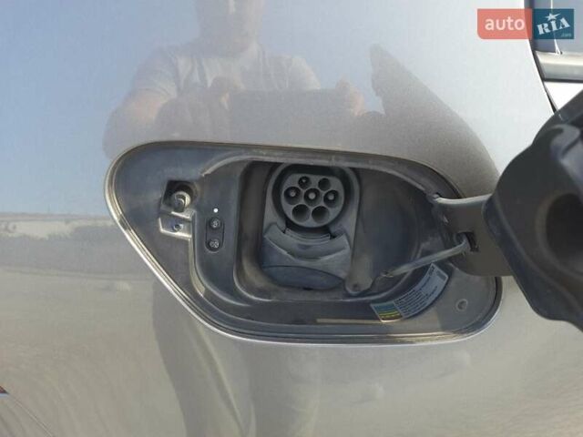 Серый Фольксваген e-Golf, объемом двигателя 0 л и пробегом 95 тыс. км за 10900 $, фото 26 на Automoto.ua