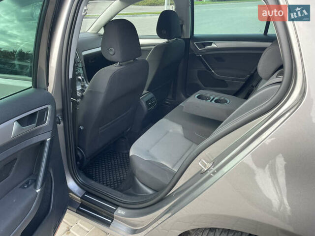 Фольксваген e-Golf 2015 в Кропивницком (Кировограде) на Automoto.ua Серый Фольксваген e-Golf, объемом двигателя 0 л и пробегом 131 тыс. км за 8800 $, фото 19 на Automoto.ua