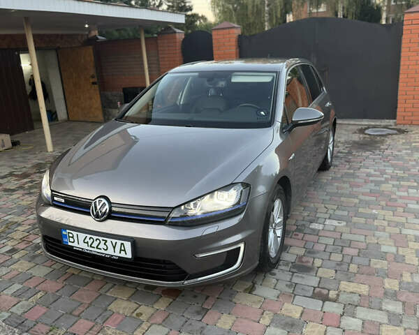 Серый Фольксваген e-Golf, объемом двигателя 0 л и пробегом 160 тыс. км за 9500 $, фото 2 на Automoto.ua