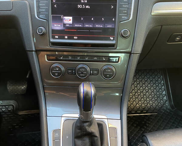 Сірий Фольксваген e-Golf, об'ємом двигуна 0 л та пробігом 121 тис. км за 10200 $, фото 8 на Automoto.ua