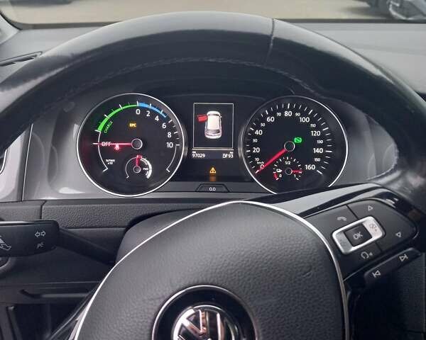 Серый Фольксваген e-Golf, объемом двигателя 0 л и пробегом 97 тыс. км за 10300 $, фото 19 на Automoto.ua