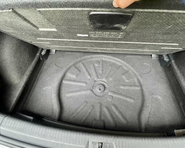 Серый Фольксваген e-Golf, объемом двигателя 0 л и пробегом 137 тыс. км за 8999 $, фото 20 на Automoto.ua