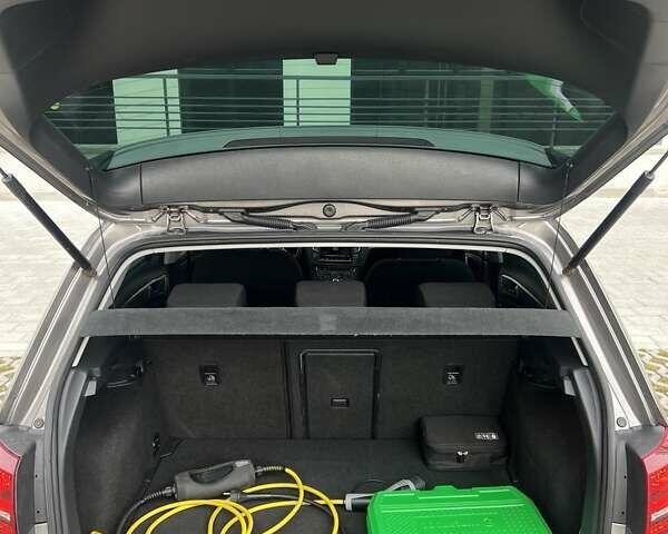 Серый Фольксваген e-Golf, объемом двигателя 0 л и пробегом 169 тыс. км за 7400 $, фото 10 на Automoto.ua