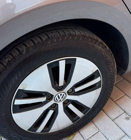 Серый Фольксваген e-Golf, объемом двигателя 0 л и пробегом 133 тыс. км за 8400 $, фото 5 на Automoto.ua