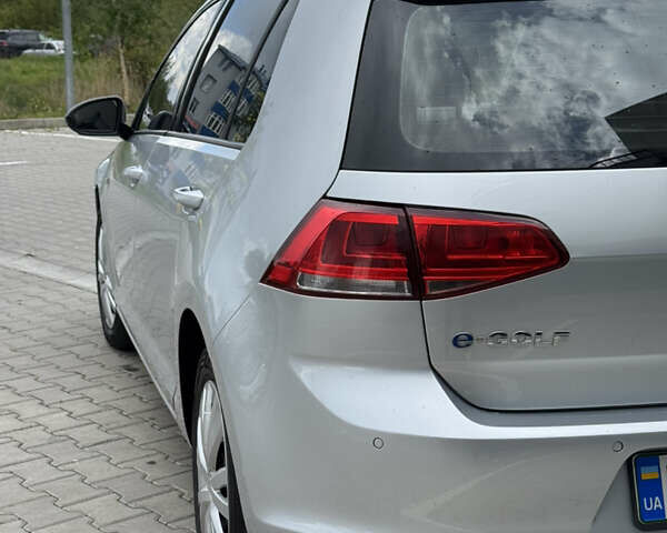 Серый Фольксваген e-Golf, объемом двигателя 0 л и пробегом 106 тыс. км за 7500 $, фото 5 на Automoto.ua