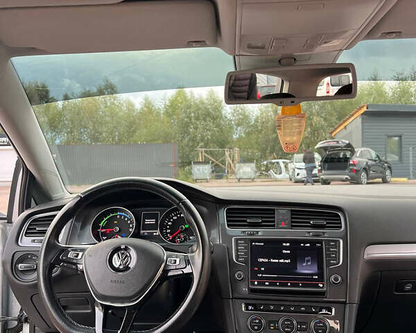 Серый Фольксваген e-Golf, объемом двигателя 0 л и пробегом 130 тыс. км за 8999 $, фото 30 на Automoto.ua
