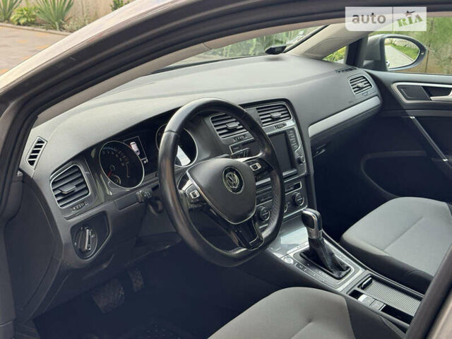 Серый Фольксваген e-Golf, объемом двигателя 0 л и пробегом 105 тыс. км за 9333 $, фото 18 на Automoto.ua