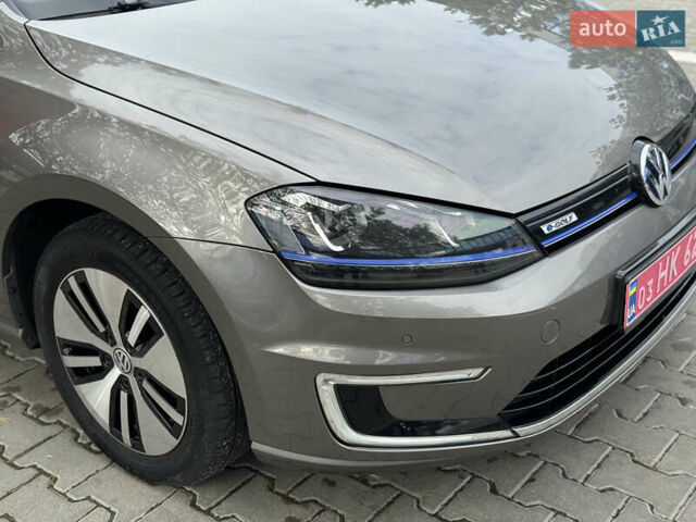 Серый Фольксваген e-Golf, объемом двигателя 0 л и пробегом 99 тыс. км за 9490 $, фото 8 на Automoto.ua