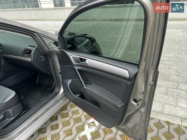 Серый Фольксваген e-Golf, объемом двигателя 0 л и пробегом 169 тыс. км за 7400 $, фото 15 на Automoto.ua