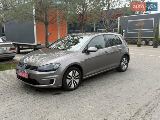 Серый Фольксваген e-Golf, объемом двигателя 0 л и пробегом 99 тыс. км за 9490 $, фото 11 на Automoto.ua