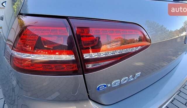 Серый Фольксваген e-Golf, объемом двигателя 0 л и пробегом 158 тыс. км за 8000 $, фото 15 на Automoto.ua