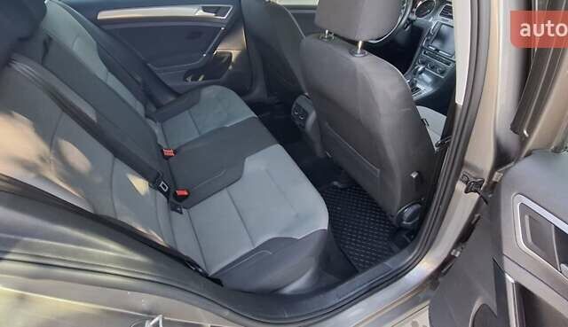 Серый Фольксваген e-Golf, объемом двигателя 0 л и пробегом 158 тыс. км за 8000 $, фото 28 на Automoto.ua