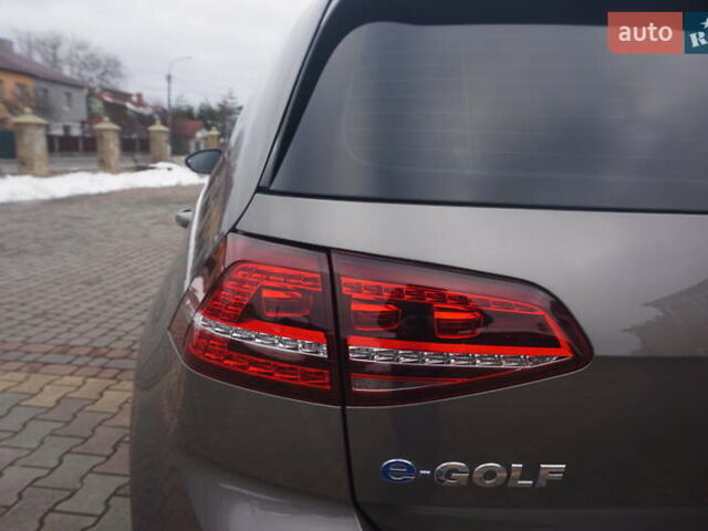 Серый Фольксваген e-Golf, объемом двигателя 0 л и пробегом 96 тыс. км за 8500 $, фото 24 на Automoto.ua