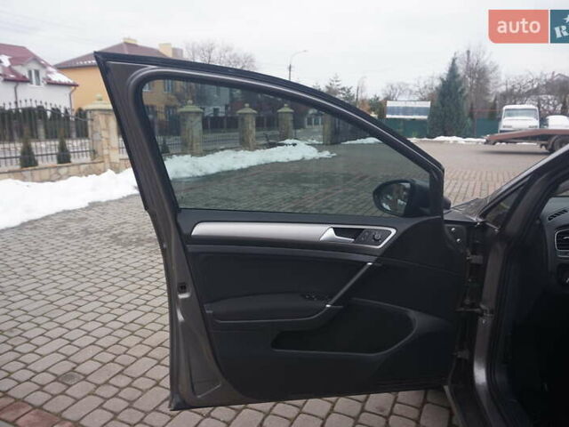 Серый Фольксваген e-Golf, объемом двигателя 0 л и пробегом 96 тыс. км за 8500 $, фото 25 на Automoto.ua