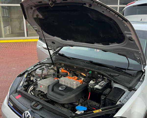 Серый Фольксваген e-Golf, объемом двигателя 0 л и пробегом 130 тыс. км за 8999 $, фото 26 на Automoto.ua