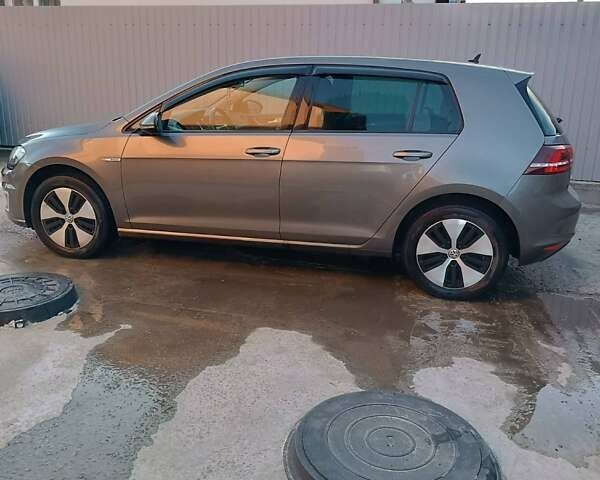 Серый Фольксваген e-Golf, объемом двигателя 0 л и пробегом 136 тыс. км за 10000 $, фото 6 на Automoto.ua