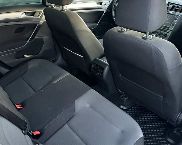 Серый Фольксваген e-Golf, объемом двигателя 0 л и пробегом 170 тыс. км за 9350 $, фото 12 на Automoto.ua