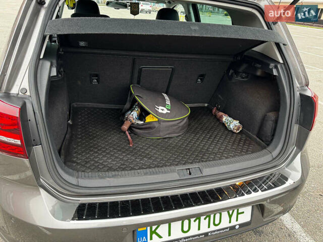 Серый Фольксваген e-Golf, объемом двигателя 0 л и пробегом 129 тыс. км за 10300 $, фото 7 на Automoto.ua