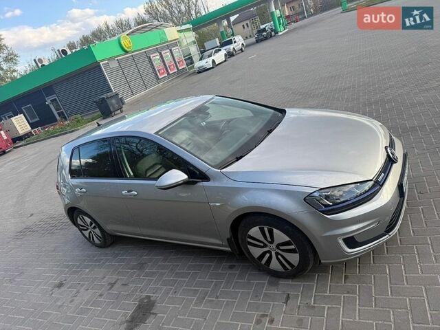 Серый Фольксваген e-Golf, объемом двигателя 0 л и пробегом 127 тыс. км за 9700 $, фото 8 на Automoto.ua
