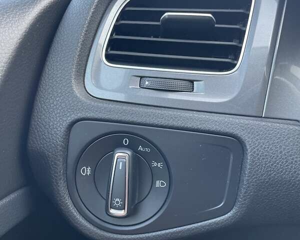 Сірий Фольксваген e-Golf, об'ємом двигуна 0 л та пробігом 118 тис. км за 9700 $, фото 12 на Automoto.ua