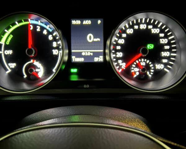 Серый Фольксваген e-Golf, объемом двигателя 0 л и пробегом 118 тыс. км за 8150 $, фото 4 на Automoto.ua