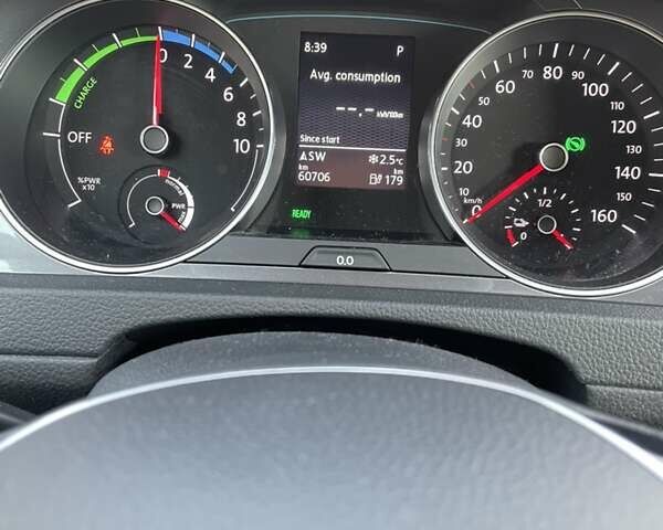 Серый Фольксваген e-Golf, объемом двигателя 0 л и пробегом 92 тыс. км за 9500 $, фото 12 на Automoto.ua