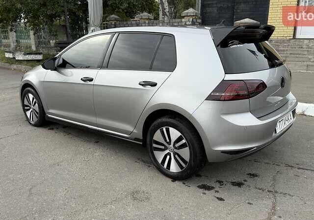 Серый Фольксваген e-Golf, объемом двигателя 0 л и пробегом 135 тыс. км за 10000 $, фото 2 на Automoto.ua