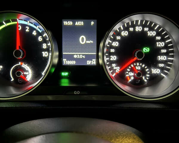 Серый Фольксваген e-Golf, объемом двигателя 0 л и пробегом 118 тыс. км за 8150 $, фото 5 на Automoto.ua