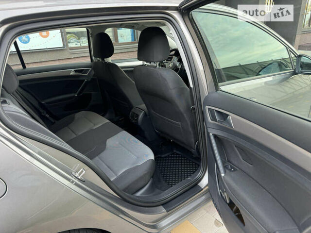 Серый Фольксваген e-Golf, объемом двигателя 0 л и пробегом 105 тыс. км за 9333 $, фото 23 на Automoto.ua