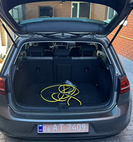 Серый Фольксваген e-Golf, объемом двигателя 0 л и пробегом 133 тыс. км за 8400 $, фото 9 на Automoto.ua