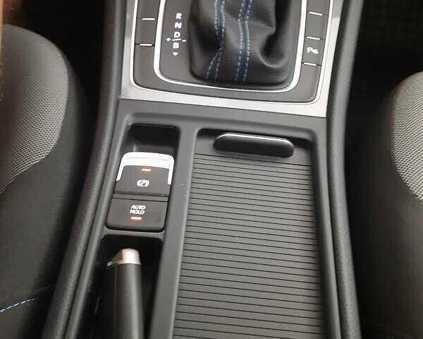 Серый Фольксваген e-Golf, объемом двигателя 0 л и пробегом 95 тыс. км за 10900 $, фото 9 на Automoto.ua