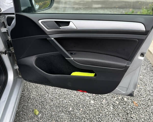 Серый Фольксваген e-Golf, объемом двигателя 0 л и пробегом 190 тыс. км за 8200 $, фото 20 на Automoto.ua