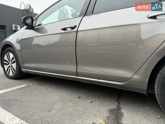Серый Фольксваген e-Golf, объемом двигателя 0 л и пробегом 116 тыс. км за 8200 $, фото 26 на Automoto.ua