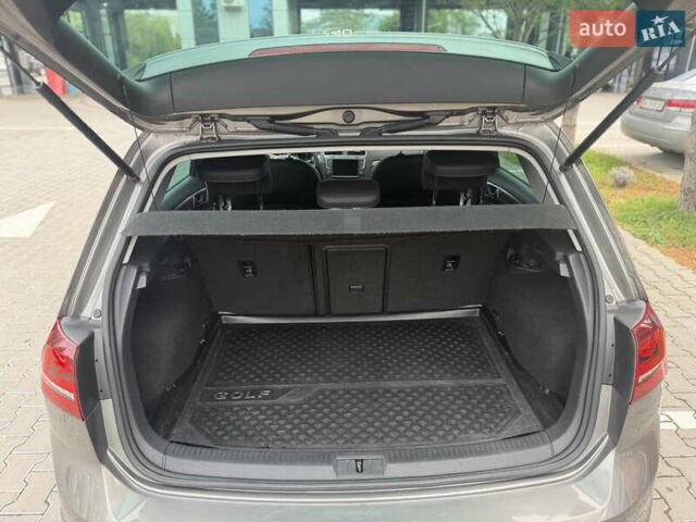 Серый Фольксваген e-Golf, объемом двигателя 0 л и пробегом 99 тыс. км за 9490 $, фото 63 на Automoto.ua