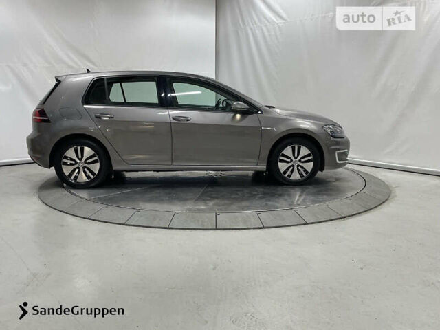 Серый Фольксваген e-Golf, объемом двигателя 0 л и пробегом 105 тыс. км за 9333 $, фото 31 на Automoto.ua