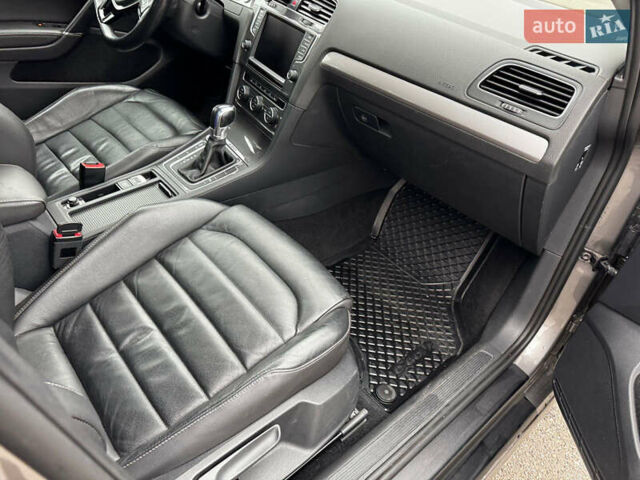 Серый Фольксваген e-Golf, объемом двигателя 0 л и пробегом 129 тыс. км за 10300 $, фото 10 на Automoto.ua